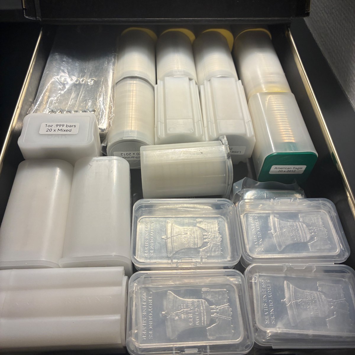 ehelpmann's tweet image. Getting closer to maxing out my smallest vault space today - 640 oz of #Silver!
I was betting on squeezing 1,000 oz in there, but I guess that's not going to happen, unless I get more big bars! 😆