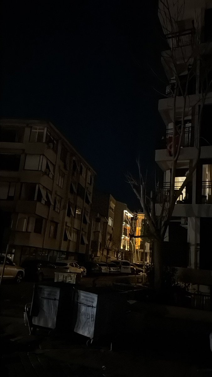 kamermilkar's tweet photo. Mahalle kapkaranlık hala bir şey yapmadınız açıklama da yapmıyorsunuz @ayedasdestek https://t.co/HpCscHv6DG