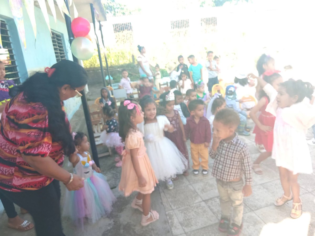 #LaPrimeraInfanciaSíImporta 
Para ellos trabajamos sin descanso porque esas sonrisas perduren y siempre brille el sol para todos los niñas y las niños.
Muchas felicidades!
<a href="/frentedme/">Dirección General de Educación Tercer Frente</a>
<a href="/santiagodecuba/">Santiago de Cuba</a>  
#TercerFrente 
#SantiagodeCuba 
<a href="/CubaMined/">MINED</a> 
#65Aniversario