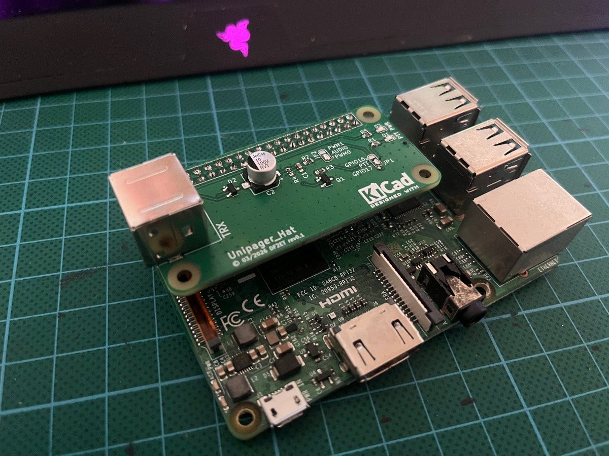 flo_0_'s tweet image. Made a little PCB for simple #DAPNET transmitters. Audio and PTT via GPIO port of #RaspberryPi. No extra connector for audio jack required. 
#hamradio #dapnet