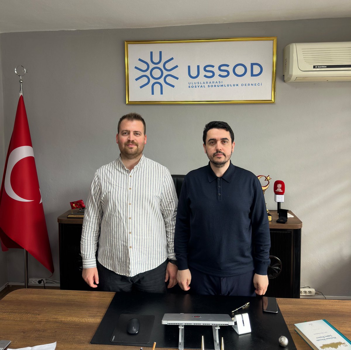 muctebabektas's tweet photo. Gönül coğrafyamızda gönül köprüleri kuran YTB Kültürel ve Sosyal İlişkiler Daire Başkanı, kıymetli Abdullah Zülgaip Akkuş’u USSOD Genel Merkezimizde ağırladık.
Nazik ziyaretleri ve kıymetli paylaşımları için kendilerine teşekkür ederiz.
@yurtdisiturkler @zulgaip_akkus https://t.co/wWJwMlRYro
