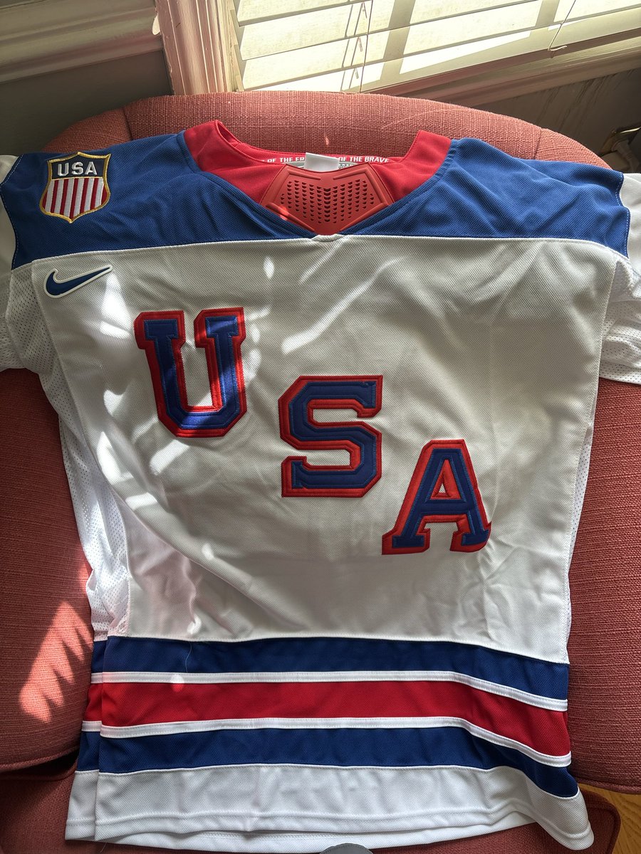 AngryJetsFan0's tweet photo. DH Gate Slavin jersey came in the mail today just one problem… https://t.co/gFMHUmJNeC
