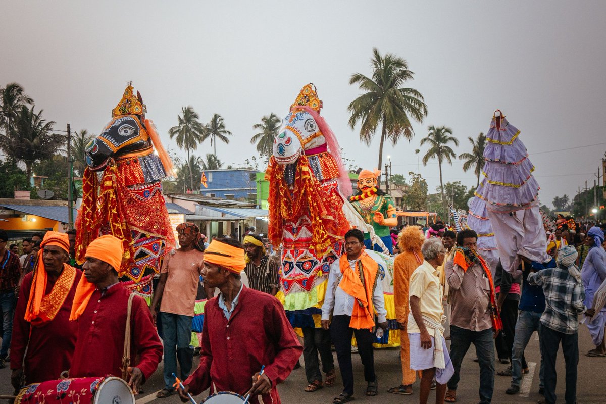 Culturedeptt's tweet image. ଓଡ଼ିଆ ଅସ୍ମିତାର ମହାପର୍ବ 'ଓଡ଼ିଆ ପକ୍ଷ' ପାଳନ ଅବସରରେ ଆଜି ପୁରୀ ଜିଲ୍ଲାର ପିପିଲି ଠାରେ ରାଜ୍ୟ ସ୍ତରୀୟ "ଲୋକକଳା ପାଇଁ ଦିନଟିଏ" ଉତ୍ସବ ଅନୁଷ୍ଠିତ ହୋଇଯାଇଛି। ​ରାଜ୍ୟର କୋଣ ଅନୁକୋଣରୁ ଆସିଥିବା ପ୍ରାୟ ୮୦ରୁ ଉର୍ଦ୍ଧ୍ୱ ସାଂସ୍କୃତିକ ଦଳ ଏହି କାର୍ଯ୍ୟକ୍ରମରେ ଅଂଶଗ୍ରହଣ କରିଥିଲେ। 
#OdiaPakhya2026 #ଓଡ଼ିଆପକ୍ଷ୨୦୨୬ #culture