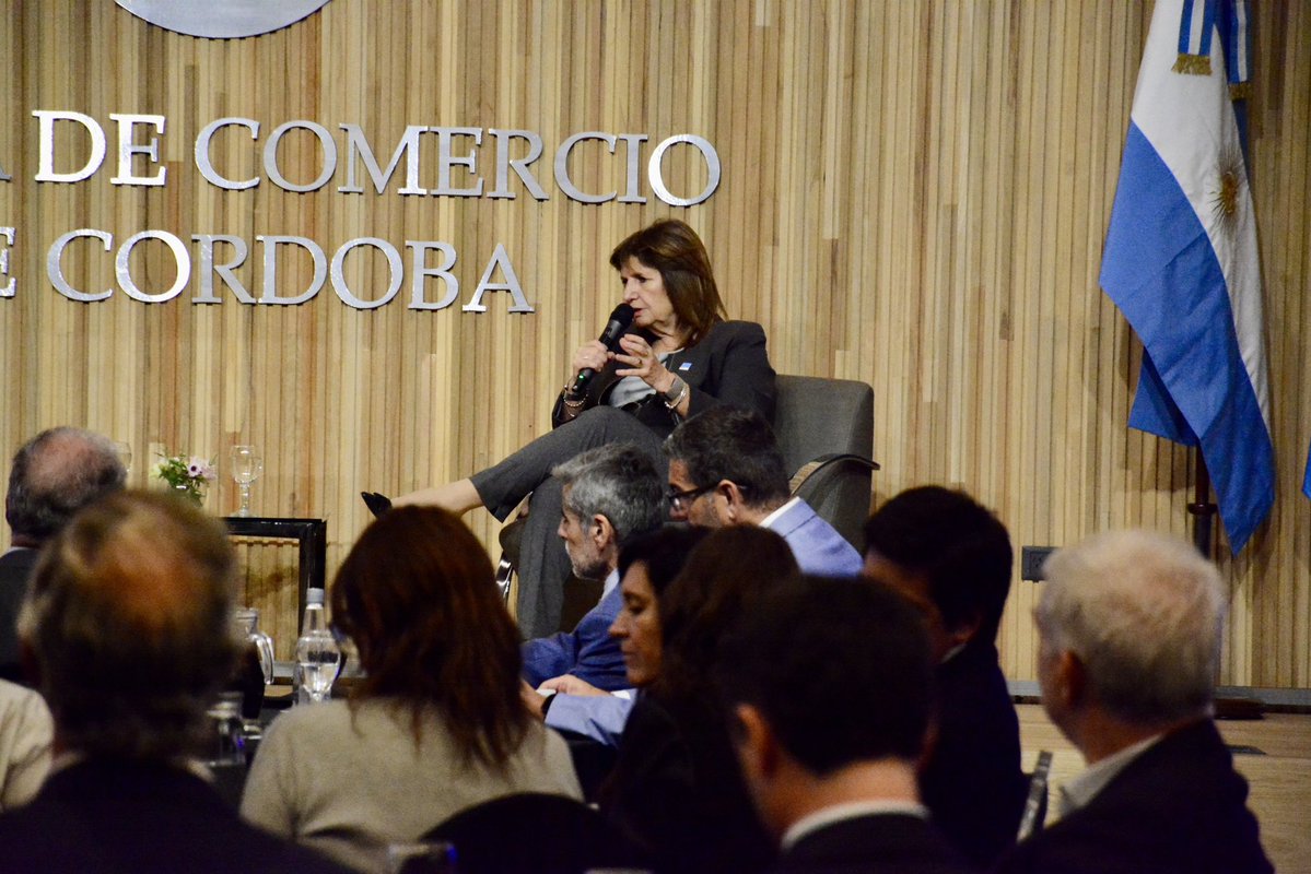 Laura Rodríguez Machado tweet media