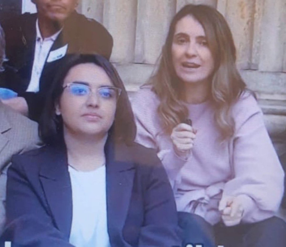 AlexaRochi__'s tweet photo. Dizque “el paro de Santander es el sentir del pueblo” dice esa muchacha Tatiana. ¿Ahora si les gustan los paros? En plena época electoral 🤔 (pero si el paro fuera de la izquierda, eso sería terrorismo, no?) https://t.co/9YC4QNiPje
