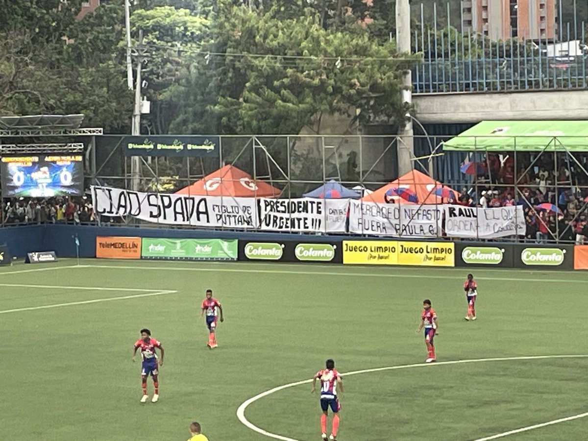 Los pusimos a protestar hasta en el pony fútbol!!!! 

De eso no se vuelve, el verso se les acabó! 
EN TU PUTA CARA / 17-12 ♾️