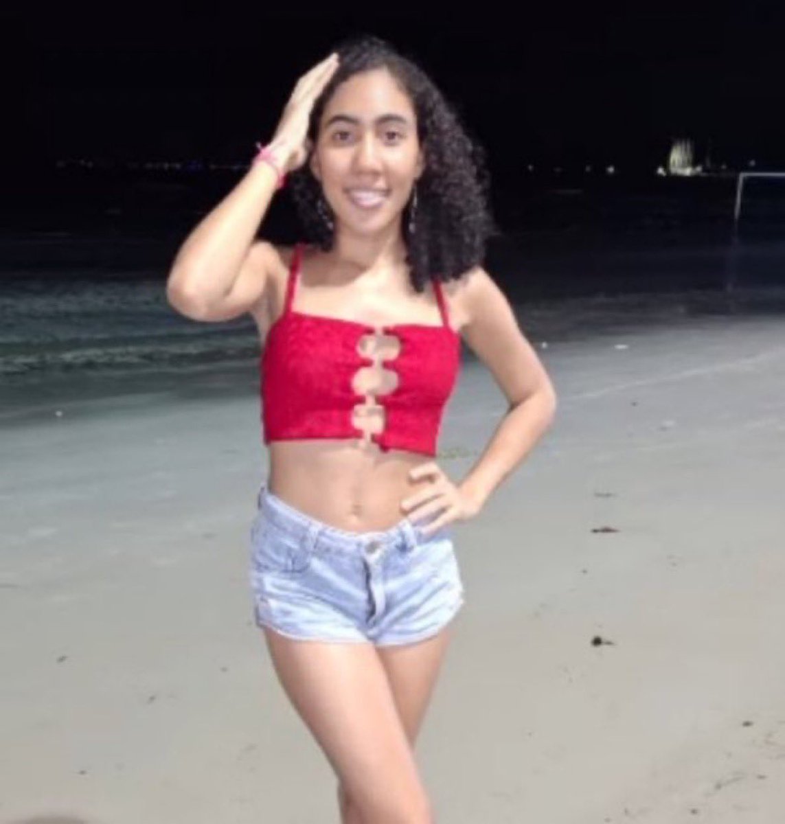 amo estar num grupo de pesquisa que sou eu e mais 7 mulheres muito legais mas meio normies dai faço qualquer comentário meio tuiteiro e enche de 😂 como reação das mensagens