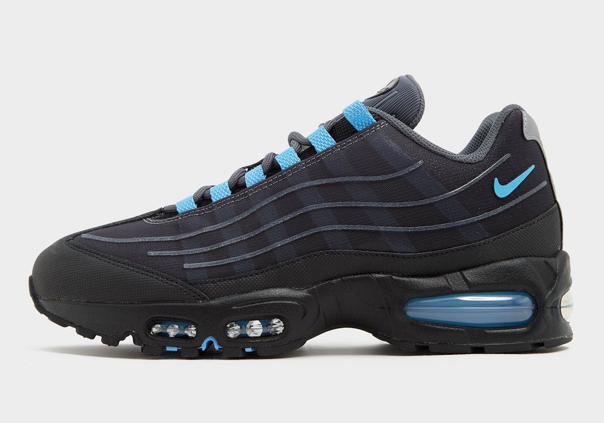 SneakerNews's tweet image. The Nike Air Max 95 takes on translucent uppers in this "Black/University Blue" 💎

⌛ Available now overseas, stateside release pending 

Read more: buff.ly/koARS7A