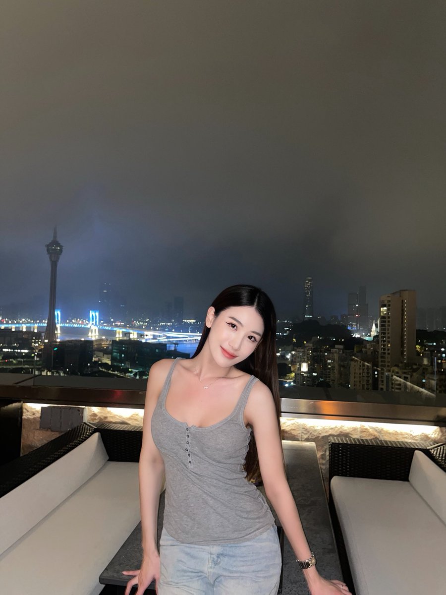 velutienous's tweet photo. #ladyboytaiwan
 #taiwan
 #taipei https://t.co/ezAO4GlNuP