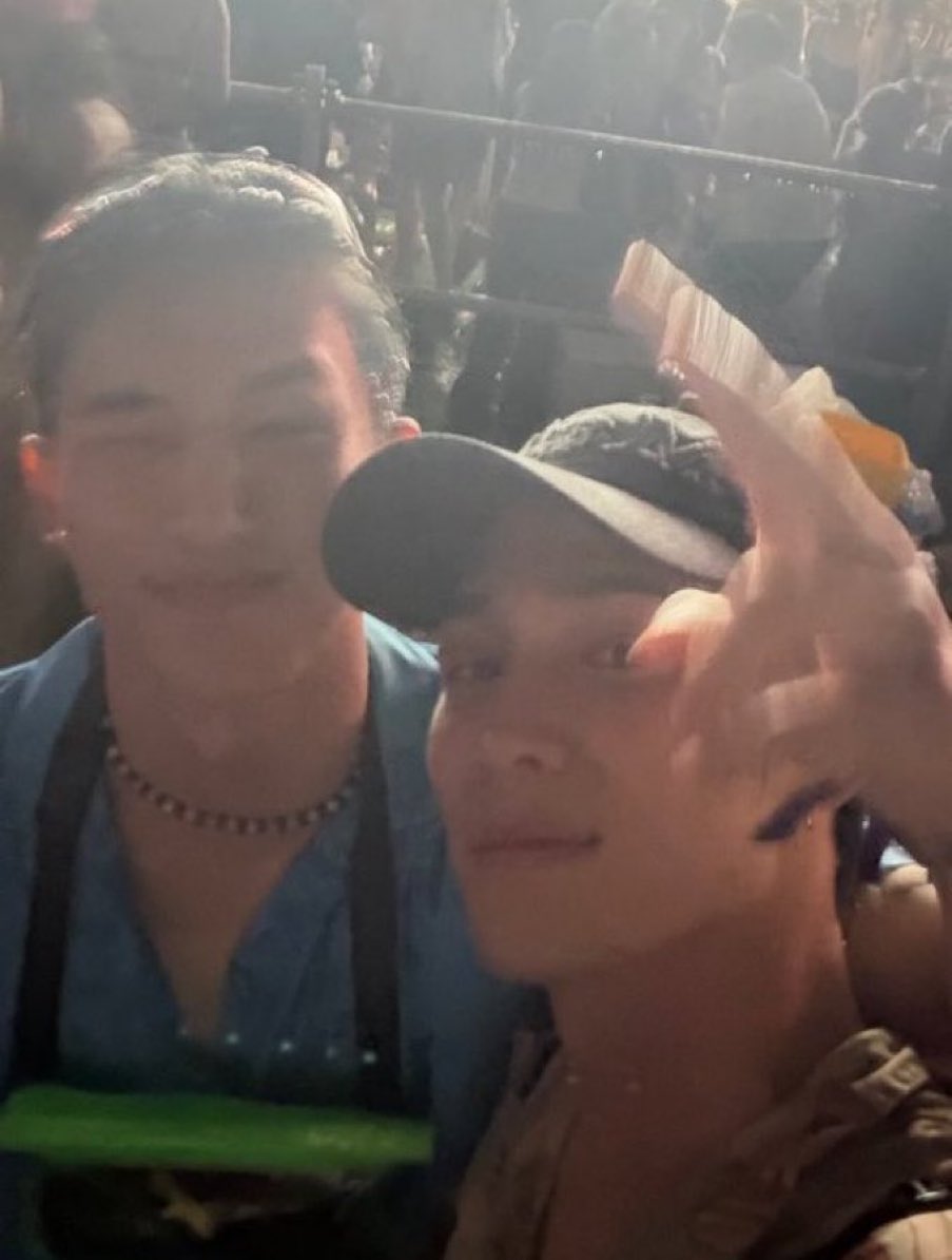 ash lyt era🍎 tweet media