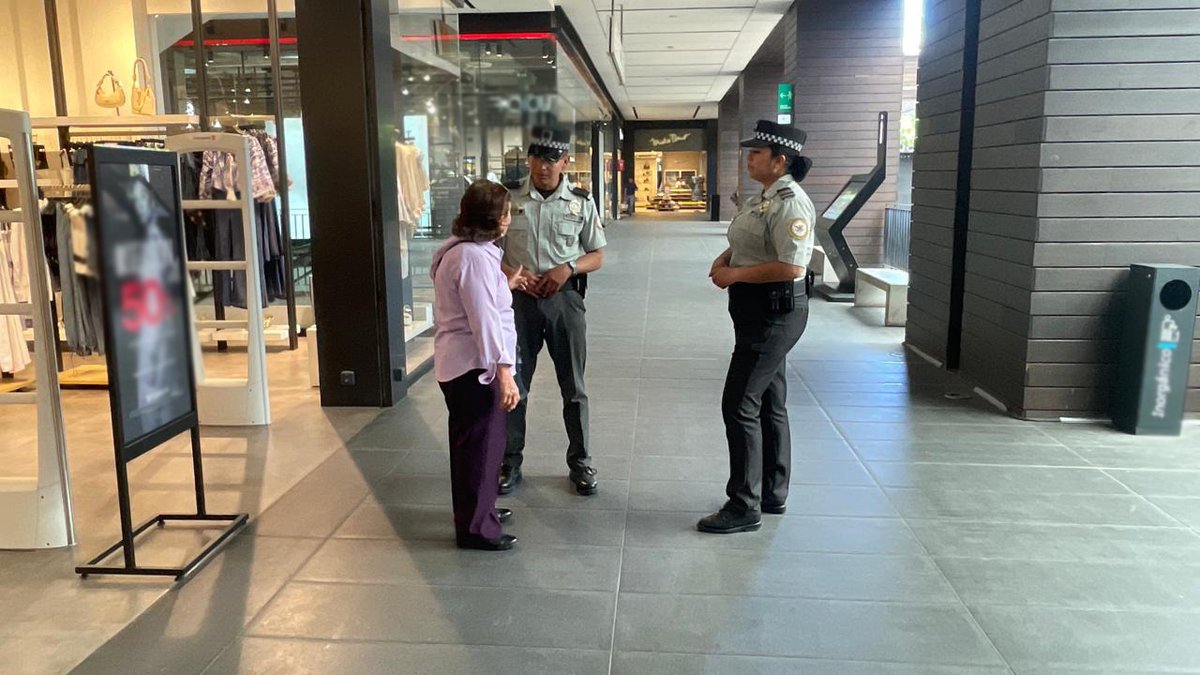 GN_MEXICO_'s tweet image. ¡La seguridad se construye contigo! A través de la cercanía y el diálogo directo con la ciudadanía en centros comerciales y plazas públicas de #Jalisco, se conocen las necesidades de la población en materia de seguridad. #PorMéxicoSiempreEnGuardia