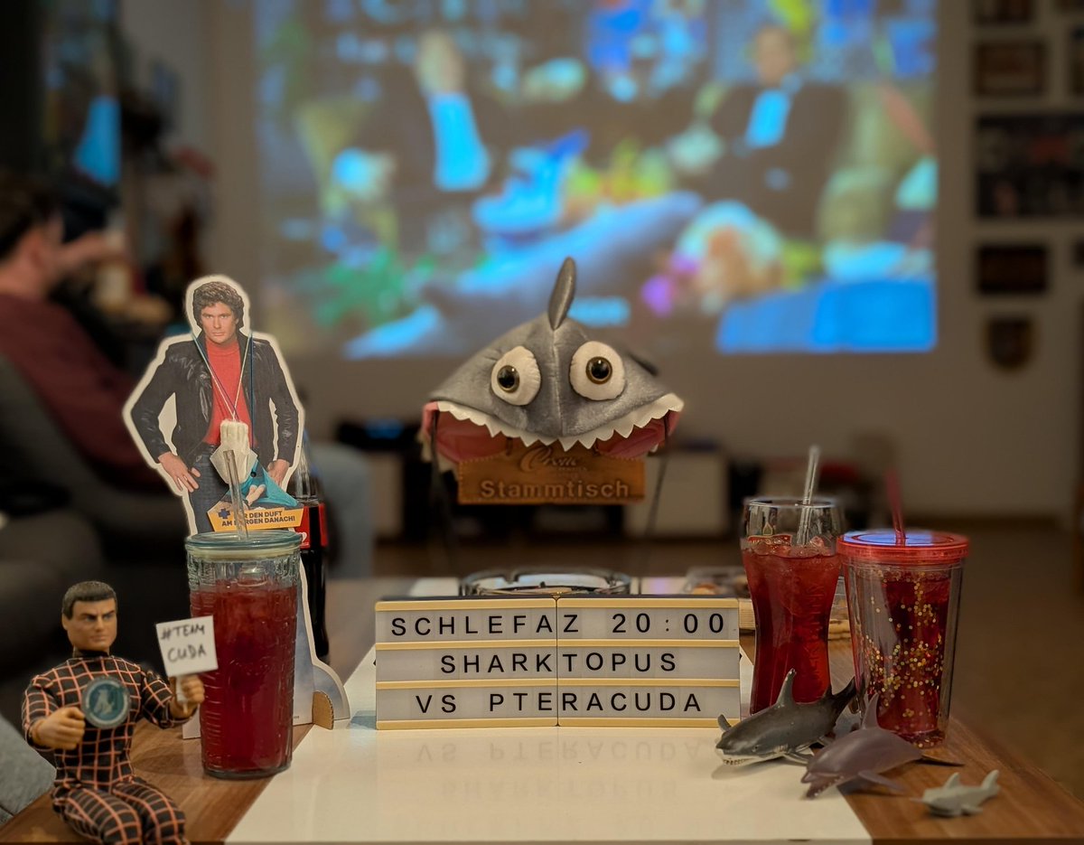 SgtPepsi's tweet image. Oh no its Asylum......
#SchleFaZ
#SharktupusVSPtercuda
#DontforgettheSchleFaz
#SektionAltmark