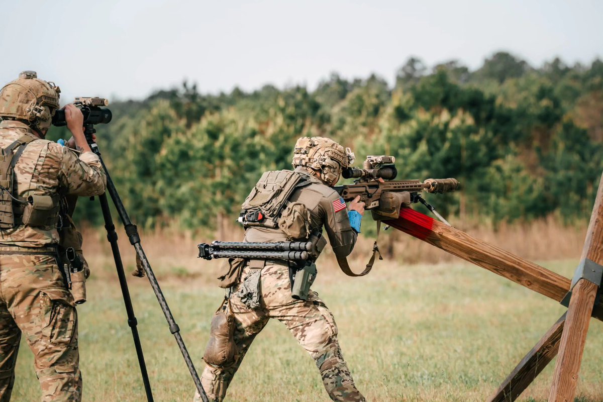 Rangers of the 75th Ranger Regiment with M250 machine guna and the ...