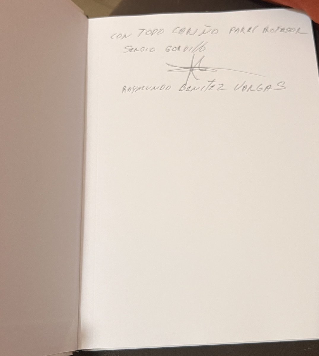 SergioGorPro's tweet photo. “Se puede con los pies tocar el cielo” 

Ejemplar de nuestro profesor, amigo y asesor DT Ray Beny 
Ejemplo de vida, sacrificio y todo lo que conlleva esta bonita disciplina del Fútbol. 

Ampliamente recomendable,  muchas gracias !! 🙏📚 https://t.co/YUhZXfUijd