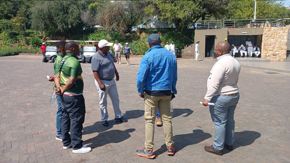 WCCA8's tweet photo. Inspections towards the Ladies Golf Championship @RandparkGolf  together with @JoburgMPD @CleanerJoburg @LaundryMokgotsi @0wasteprojects @MATSABOLA_ @SAPoliceService  towards a spectacular Ladies Championship @WCCA8 will be responsible for separation at source https://t.co/wFJlm6gzE1