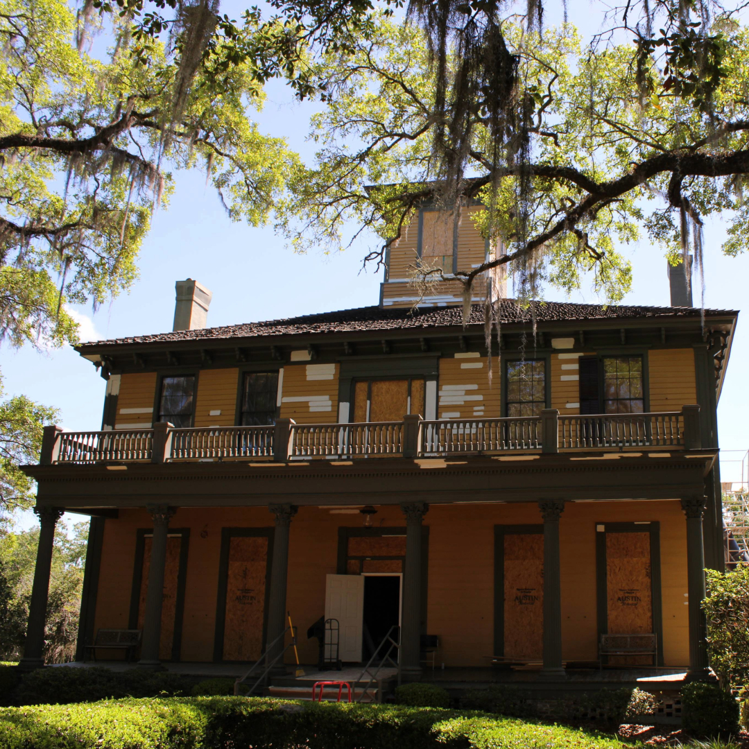 ChildersConst's tweet image. Plaster is going up at the historic Brokaw-McDougall House—another step in bringing this landmark back to life. From exposed lath to smooth finishes, the transformation is taking shape.

#HistoricRestoration #Tallahassee #PreservationInProgress