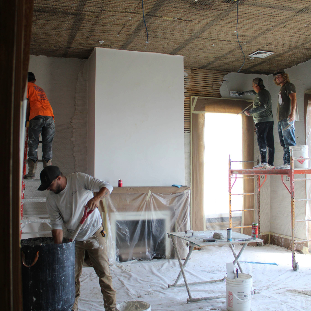 ChildersConst's tweet image. Plaster is going up at the historic Brokaw-McDougall House—another step in bringing this landmark back to life. From exposed lath to smooth finishes, the transformation is taking shape.

#HistoricRestoration #Tallahassee #PreservationInProgress