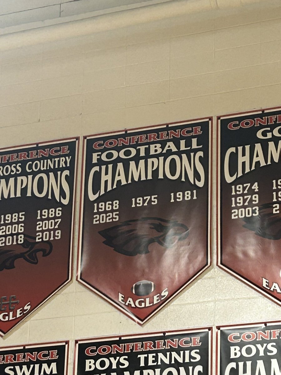 JakeBuckles45's tweet photo. So proud of these two conference championships! First time ever Sauk won a conference title in both football and basketball in the same year. Hard work pays off, it reminds you it’s great when you achieve things on your own but it’s even better when you do it with your teammates! https://t.co/ZH17Ri3Ypq