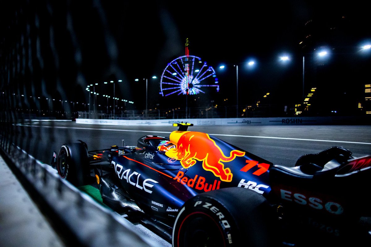 AlphaDoll7's tweet photo. #RedBullRacing https://t.co/5aIMBN4hFQ