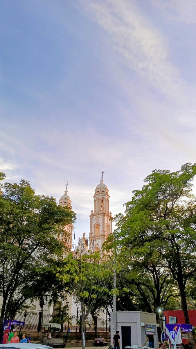 Bulvin's tweet photo. La imponente Catedral de Nuestra Señora del Rosario en el corazón de Culiacán 🏛️✨

Un lugar lleno de historia, fe y arquitectura que ha sido testigo del paso del tiempo en la ciudad 🙌🌇
#Culiacán #Sinaloa #Bulvin #CatedralDeCuliacán #Historia #Arquitectura #México📸 https://t.co/NnPSkL9EuC