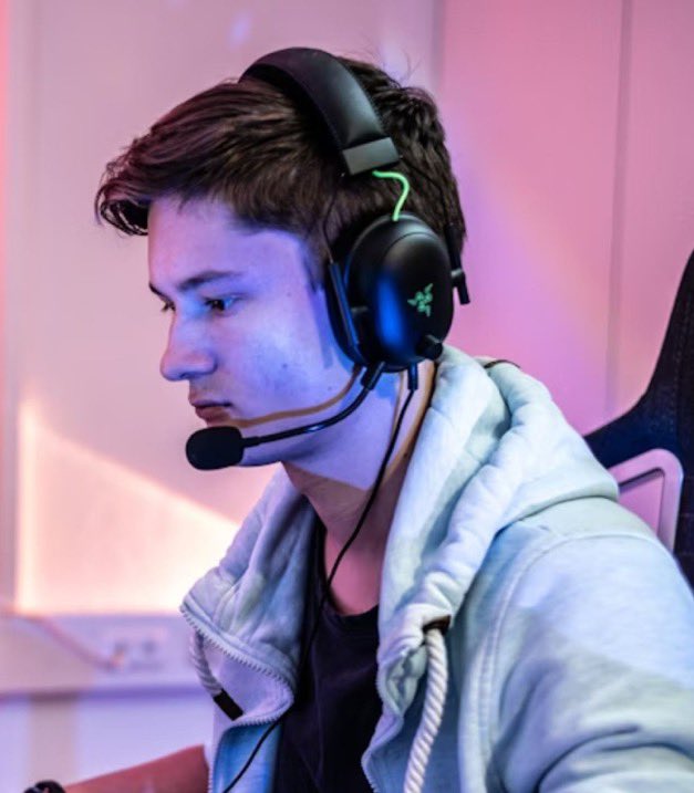 Anonymous tweet media