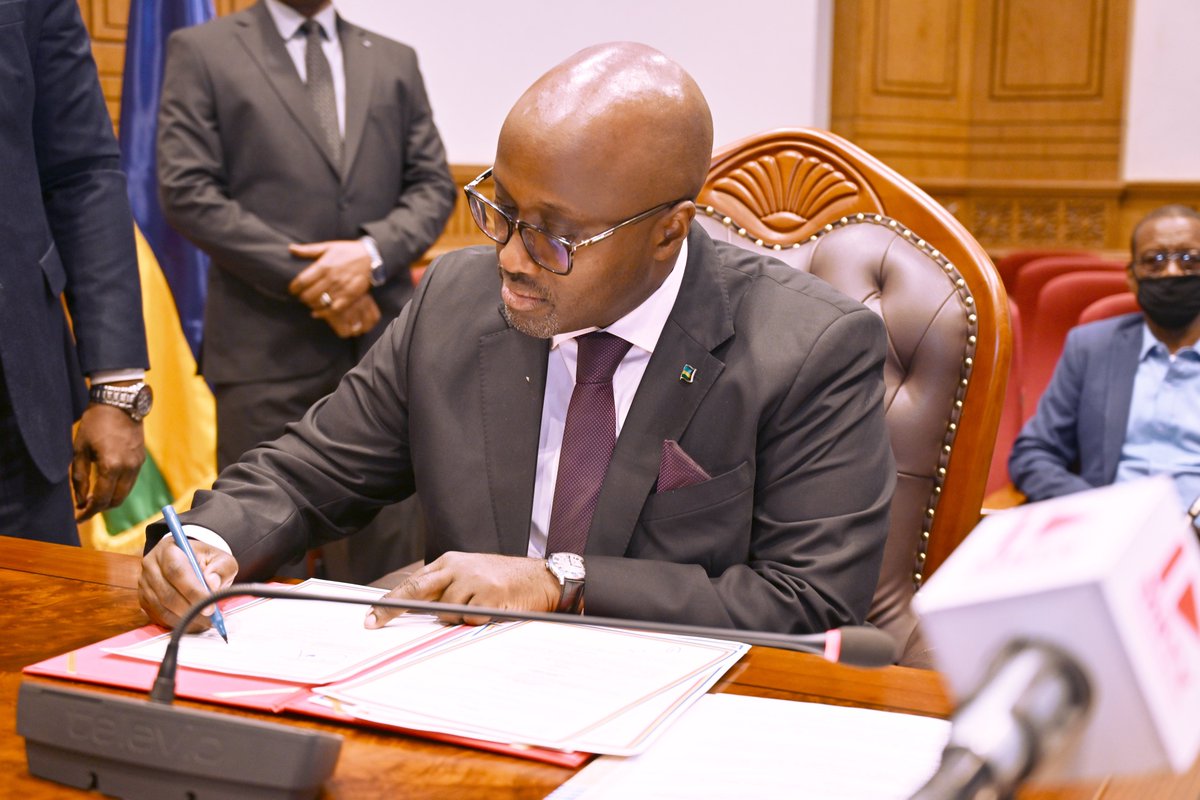 Germaine Mukabalisa tweet media