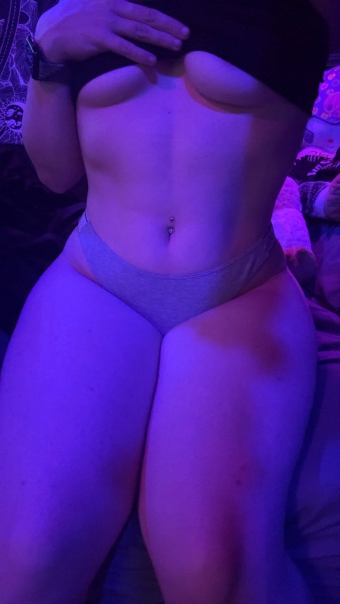 HelplessToy's tweet photo. What are you pumping your cock to? My tummy or my thighs? https://t.co/7nDmTucsiZ