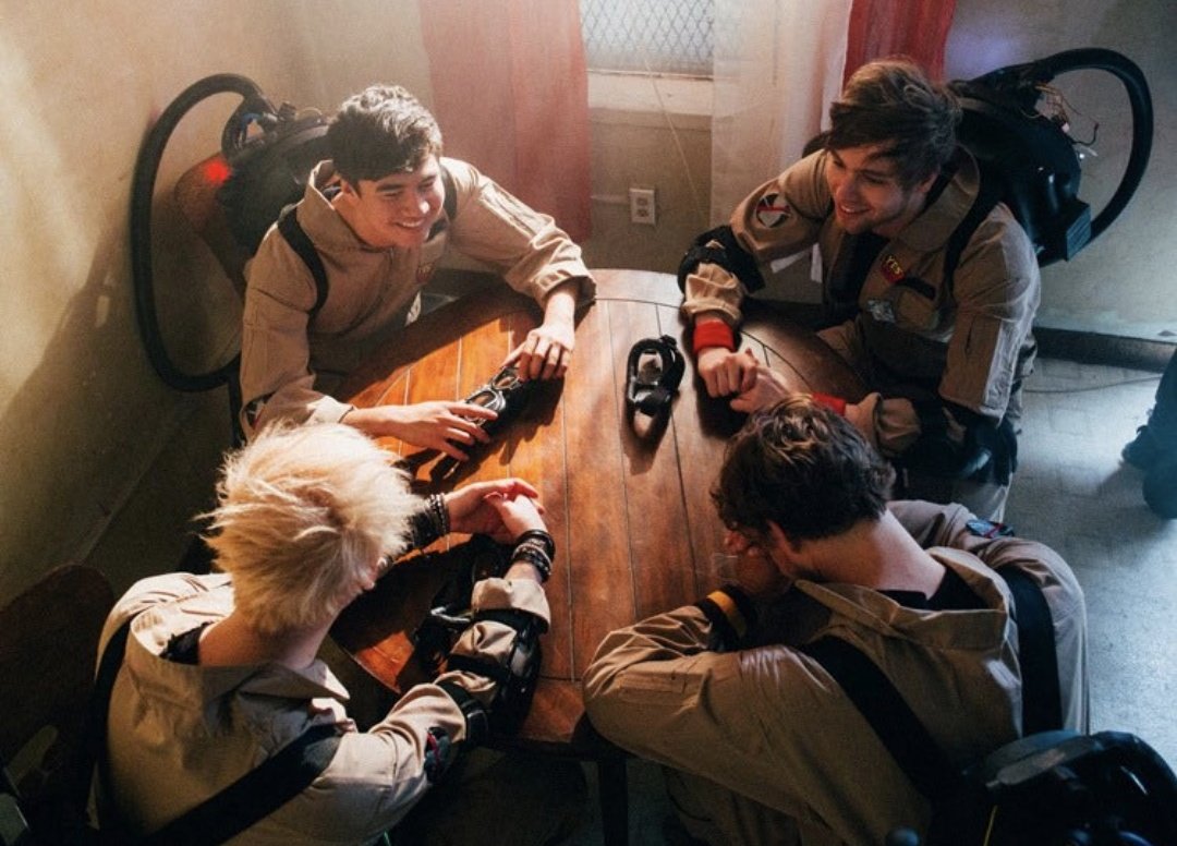 iva is a ☆ tweet media