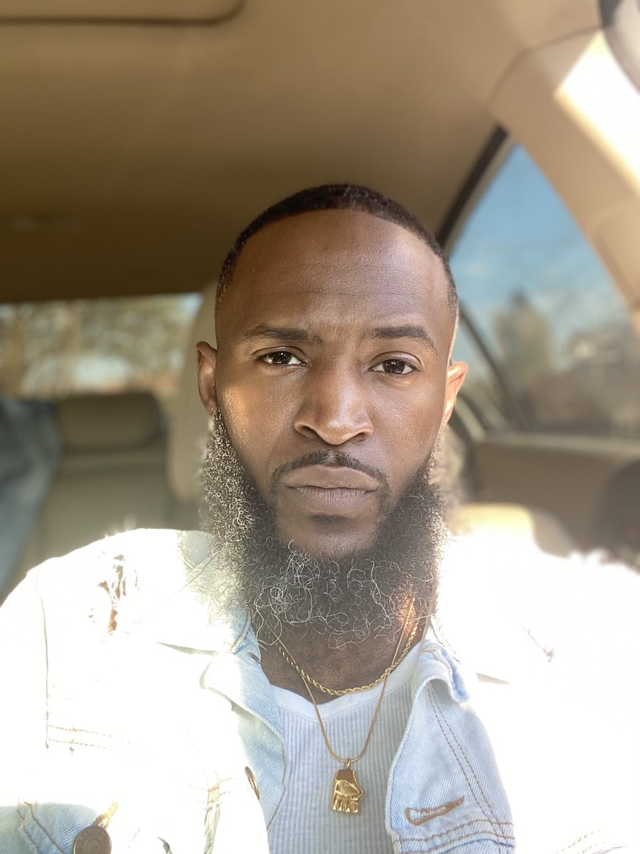 JohnDoe_0202's tweet photo. What’s the deal? 🤨 https://t.co/eAwv53uPKr