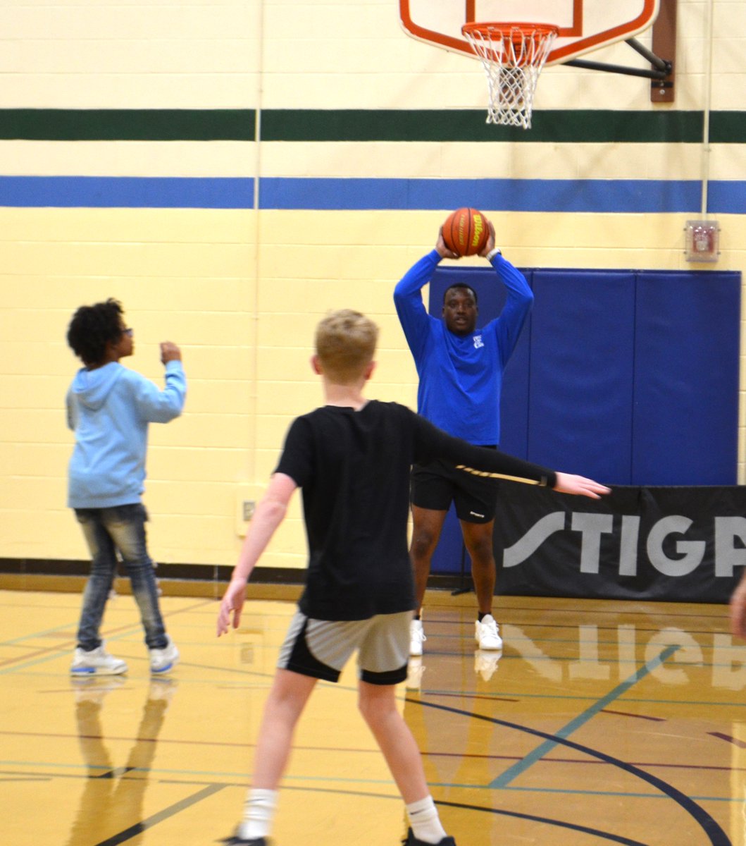 VBSO's tweet photo. VBSO deputies wrapped up a weeklong Spring Break basketball clinic at Seatack Rec Center 🏀

Thursday = scrimmage day—skills, teamwork, and great community connection on display.

More than a game—it’s mentorship in action. 💜
#VBSOconnect #VBSOtrust https://t.co/juNGulyWI6