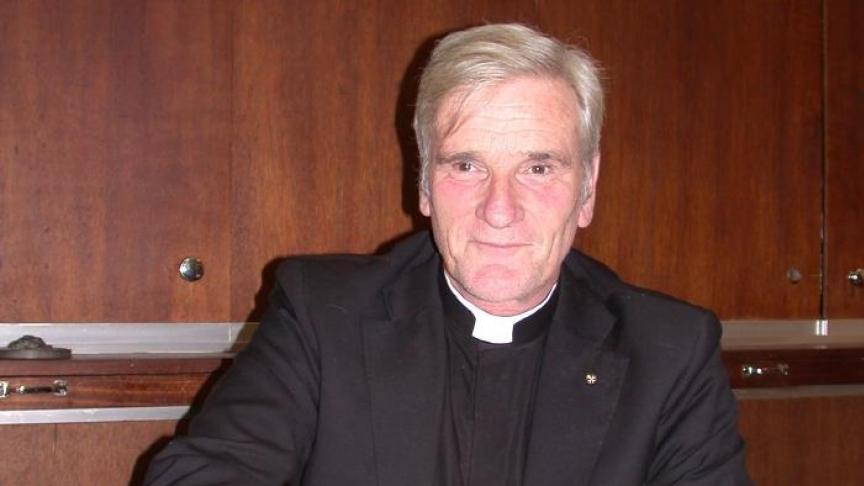 Le diocèse de Lille a lancé un appel à témoignages lié à des accusations d’agressions sexuelles contre l’abbé et enseignant Jean-Marc Gendron, mort en 2019 et passé par Lille, Loos et Hazebrouck. Sept personnes se sont déjà signalées comme victimes.

lavoixdunord.fr/1693486/articl…