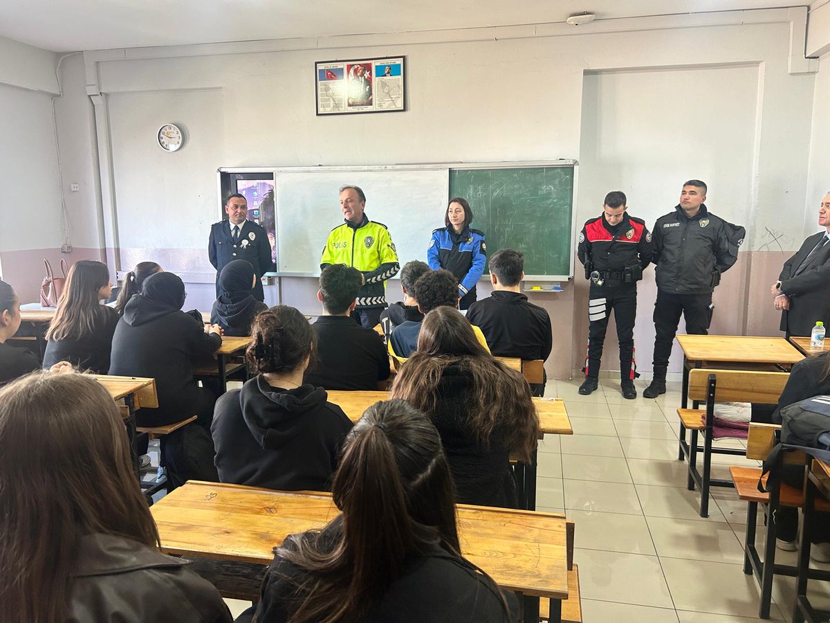 ZEM155's tweet photo. Toplum Destekli Polislik Şube Müdürlüğümüzce 10 Nisan Polis Teşkilatının Kuruluş Yıldönümü kutlamaları kapsamında 10.04.2026 Günü il merkezi Atatürk Anadolu Lisesi  ziyaret edilmiş, https://t.co/lkeORAeUcJ