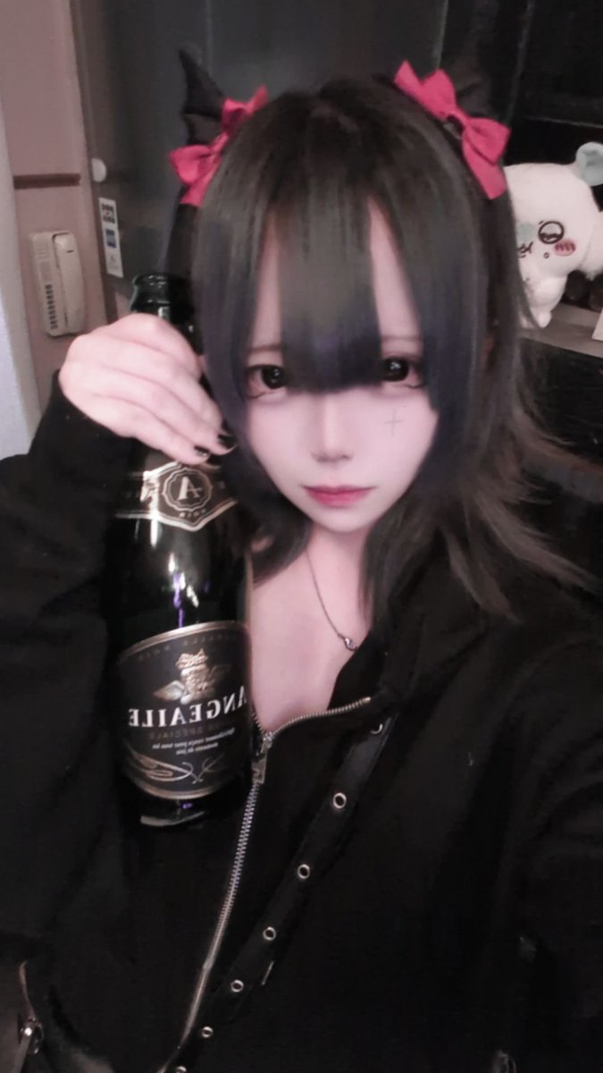 hato_cha04's tweet photo. 4月10日の営業もありがとうござました‼️
急なシャンパン嬉しい（ ;  ; ）
たくさん好きって言ってくれるの幸‼️
これからもたくさん可愛くなるね🎶

#コンカフェ #自撮り界隈 #自撮り https://t.co/6MFd3wDwkb