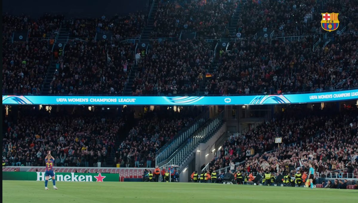 Un estadio entero a sus pies aplaudiendo a Ella... no existe una imagen más poderosa que esta, no existe un Aura más poderosa que la Suya 👑✨️