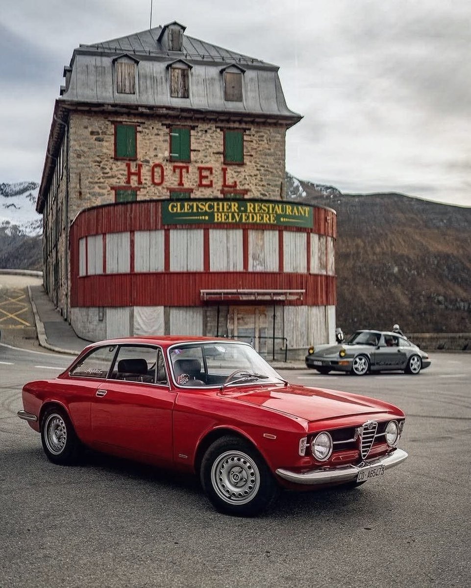 alfamale87's tweet photo. Alfa Romeo Giulia GT, at the Hotel Belvedere, on the Furka Pass. https://t.co/wpwuKOEN9u