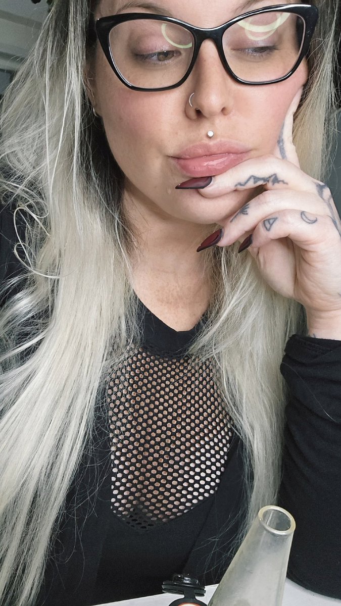 Maeve 🦋 tweet media