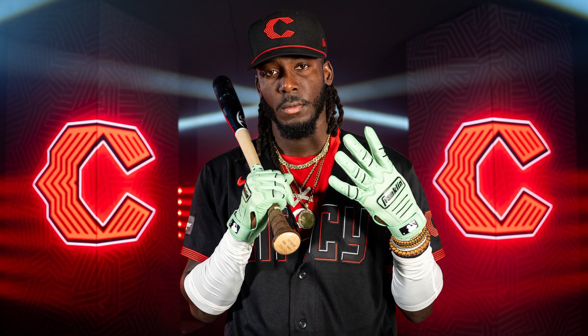Reds's tweet photo. Back in black. https://t.co/0cKj6Drf2u