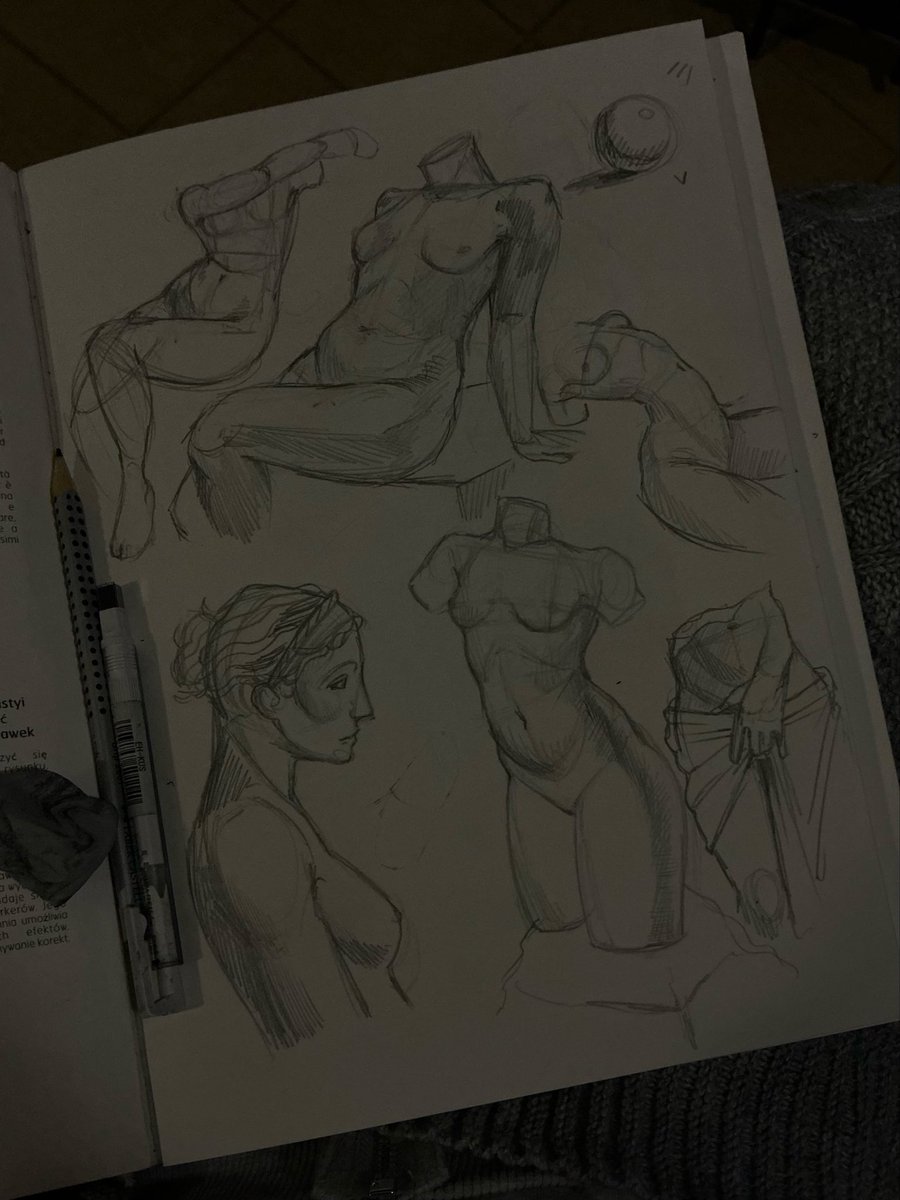alinassscorner's tweet image. #anatomy study. i love drawing women. 

anyway, day 2 of looking for #artmoots