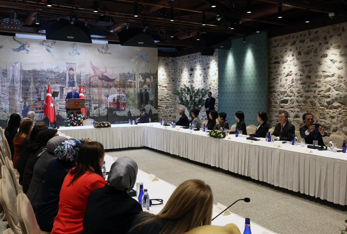 Fatma Şahin tweet media