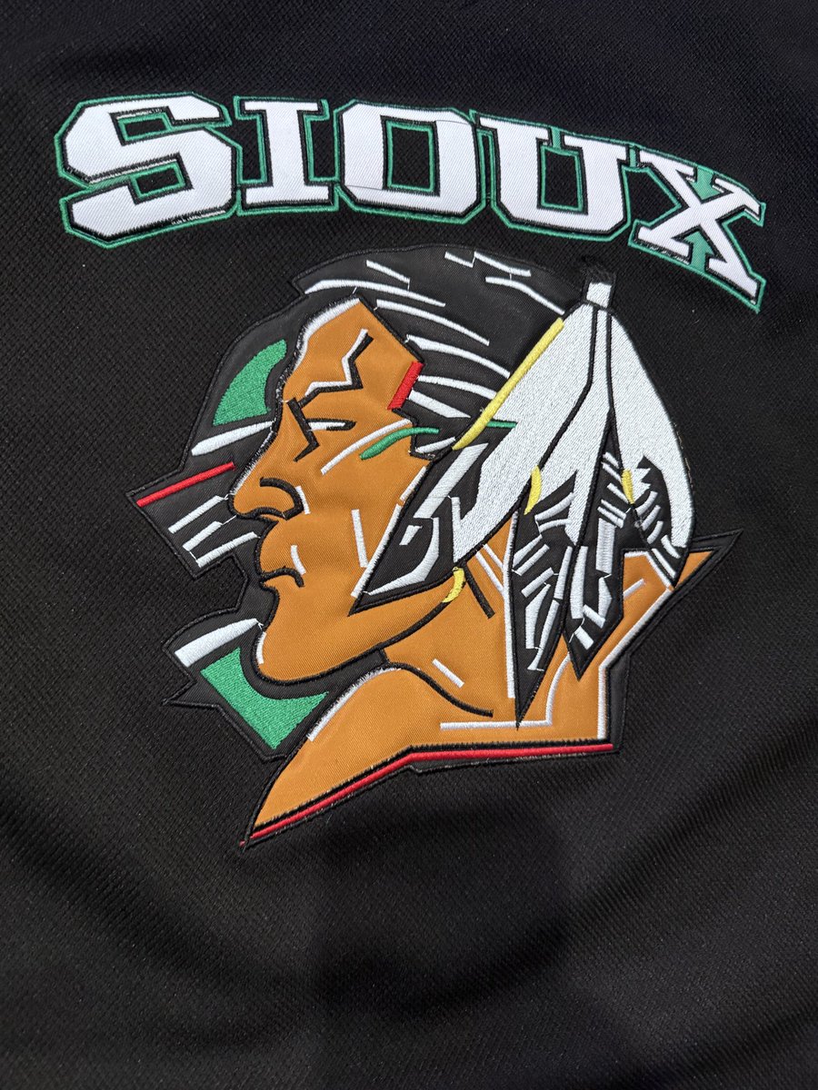 phatkroger10's tweet photo. @NJbcFan @fighting__sioux @HockeywthHannah If you do order, make sure to ask for pics before they send. The one I ordered was hilariously bad. https://t.co/vZkTG6mFWf