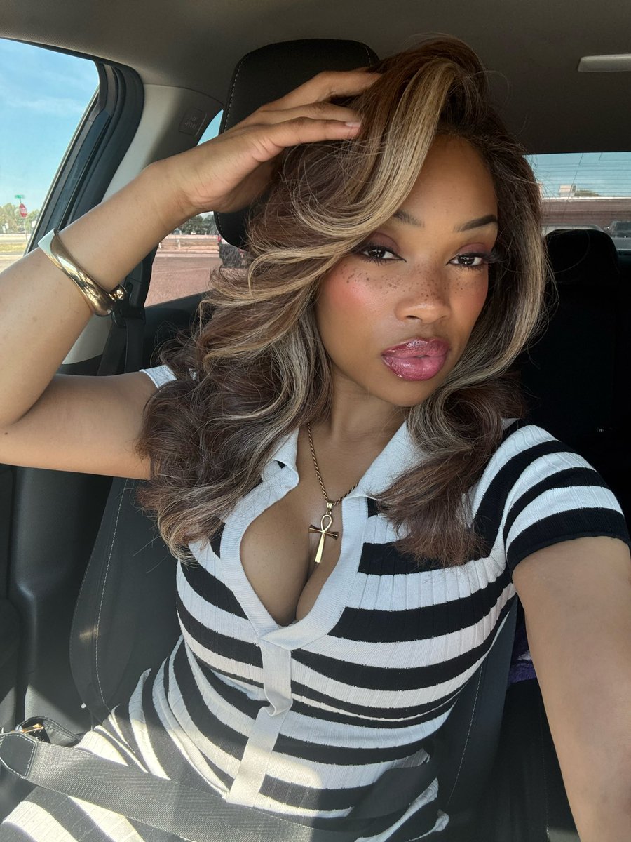 Demi🪞 tweet media