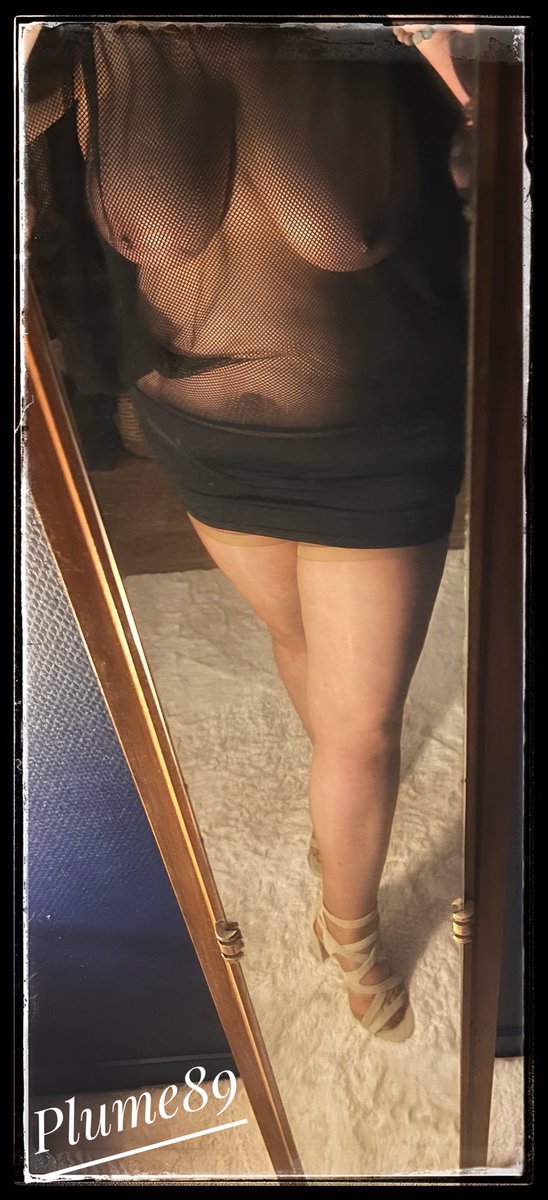 Mes nouvelles chaussures sont trop sexy avec ma robe, vous en pensez quoi ??