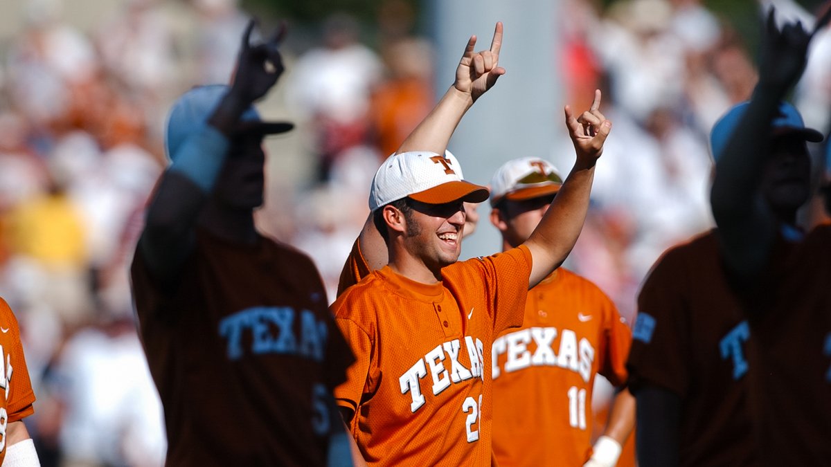 TexasBaseball's tweet image. a rivalry as old as time 😤

#HookEm | @TheCottonWatch