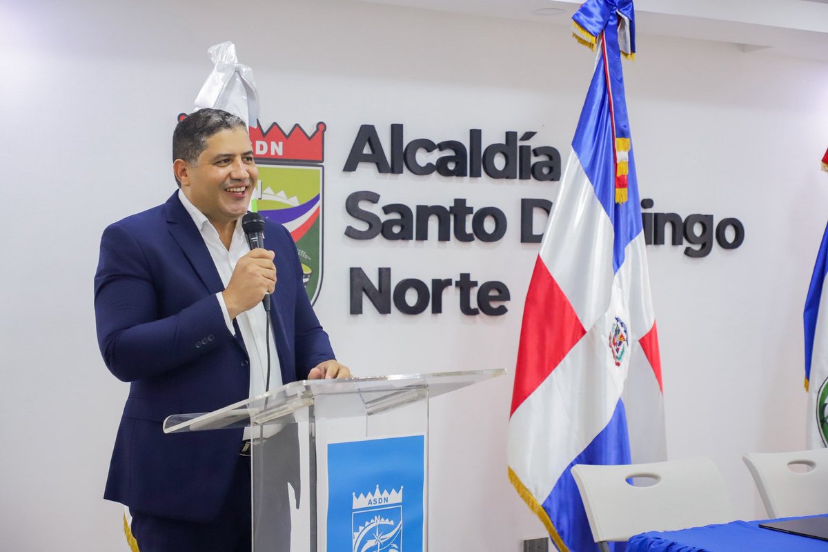 AlcaldiadeSDN's tweet photo. 🤝 Alianza que impulsa el desarrollo de Santo Domingo Norte

Hoy damos un paso firme hacia el progreso de nuestro municipio con la firma del acuerdo interinstitucional entre el Consejo Empresarial de Santo Domingo Norte y el Ayuntamiento de Santo Domingo Norte.

Esta importante alianza estratégica fortalece la colaboración público-privada, abriendo camino a iniciativas que promueven el crecimiento económico, la generación de empleos y el bienestar de nuestra gente.

Desde la Alcaldía, reafirmamos nuestro compromiso de seguir construyendo un municipio con visión de futuro, donde el trabajo conjunto se convierte en oportunidades reales para todos.
