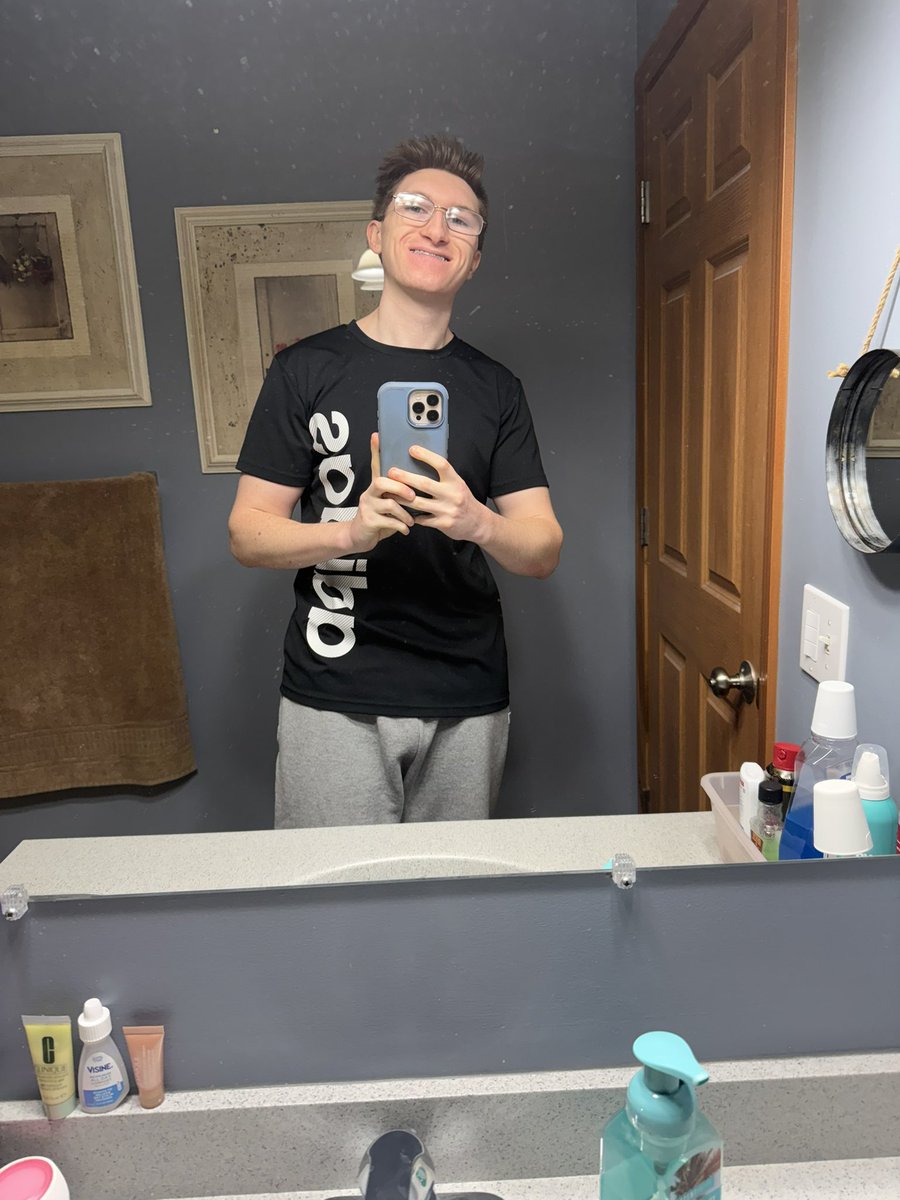 ArijahMakai26's tweet image. Last day of being 17! Yay!
#Age #17YearsOld #Turning18 #LastDayOf17