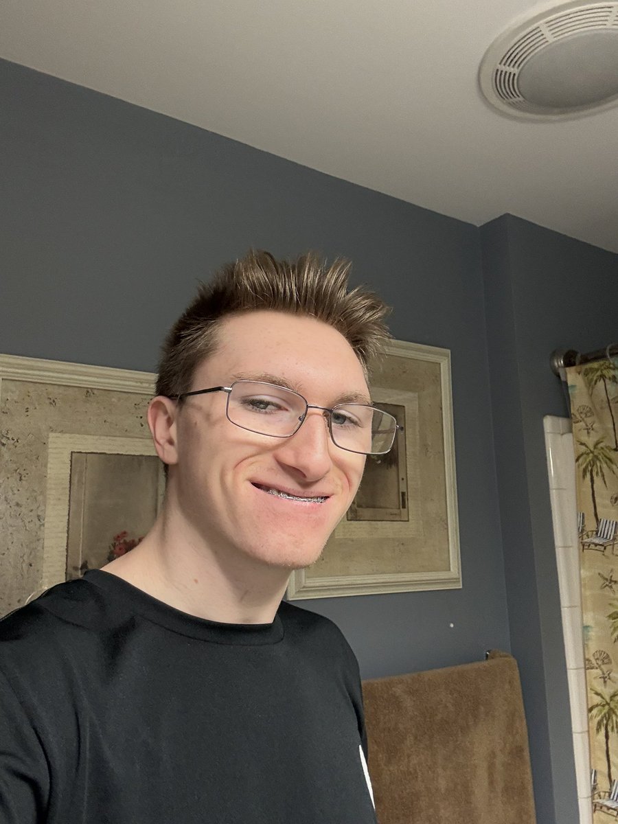 ArijahMakai26's tweet image. Last day of being 17! Yay!
#Age #17YearsOld #Turning18 #LastDayOf17