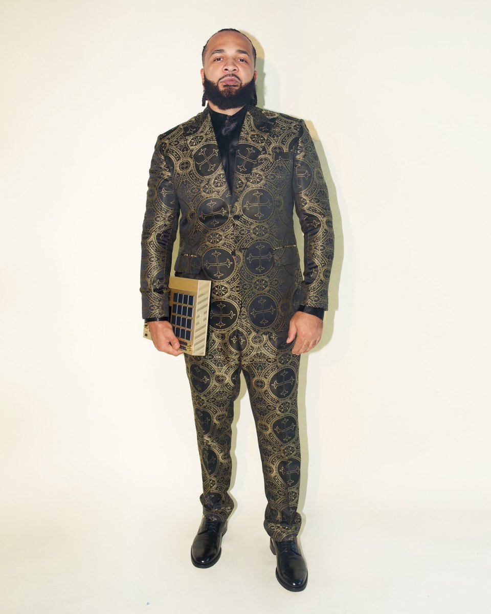 MsJoseline's tweet image. He's not only a #musicproducer or A #ceo of A Streaming App or A entrepreneur But he is A Father And Most Amazingly My Husband. And he's An Amazing Chef. He be in the kitchen 🧑🏾‍🍳 I married him cause he is domesticated 😅

Have you seen his new tv show! Streaming on his network 🥵