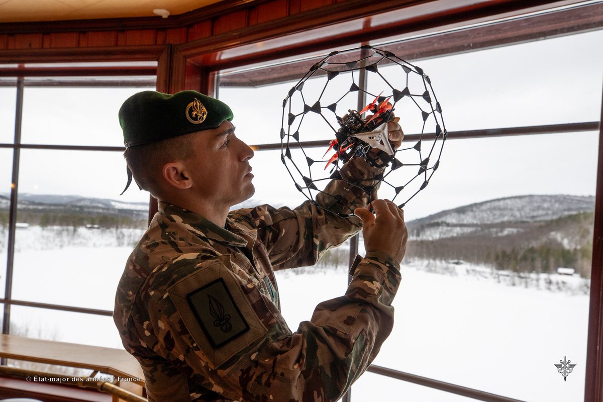 2eEtranger's tweet image. Poursuite de la préparation opérationnelle en milieu grand froid :

➡️ échanges drones avec les 6th Marines
➡️ conduite sur neige avec l’armée norvégienne

🎯 Objectif : renforcer l’interopérabilité alliée

#ColdResponse #StrongerTogether #NATO #ShoulderToShoulder #ArcticSentry