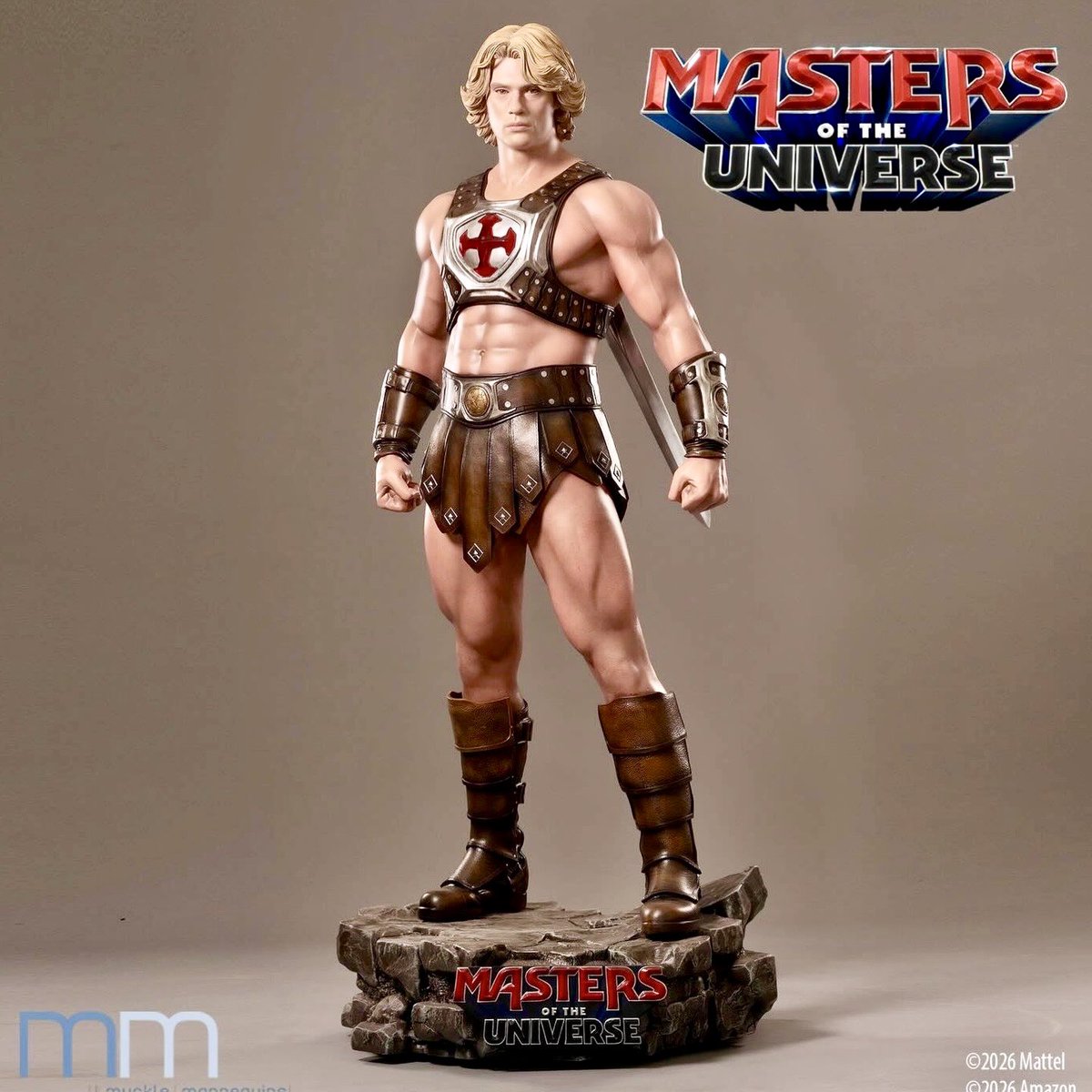 motumovie2026's tweet image. This couldn’t be more perfect! 🤩 Life size He-Man figure. 💪🏽🗡️⚡️ #MastersMovie 

📸 mm_mucklemannequins (ig)

#MastersoftheUniverse #heman #NicholasGalitzine #masters #motu