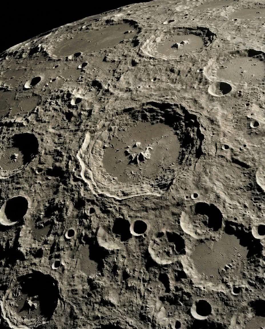 RChimaraoke's tweet photo. So what's these circles thing all over the moon, raindrops or what ? https://t.co/vi6jXo7I1D